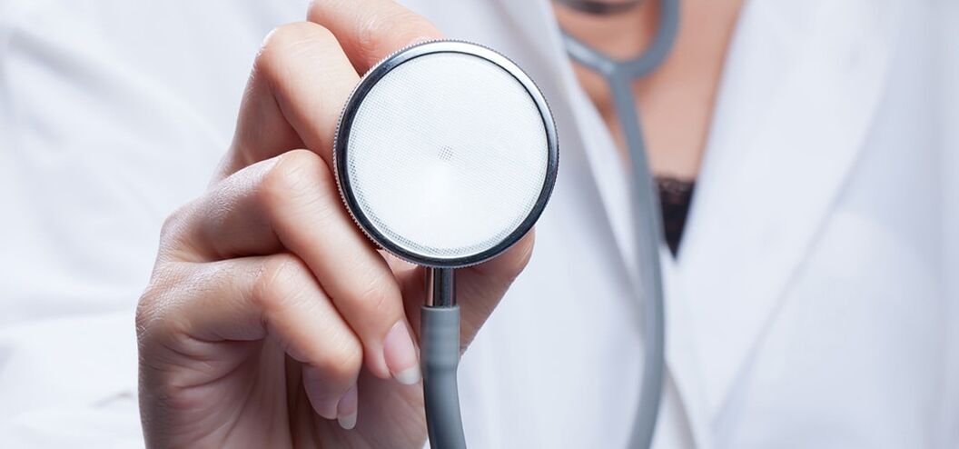 Estetoskopioa duen medikua