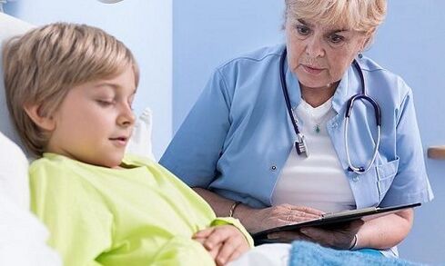 Medikua eta umea ospitalean